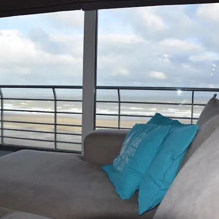 Apartment Miramar Zeedijk 168